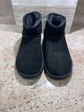 Lamo brand Classic Short Black Suede Fleece-Lined Boots